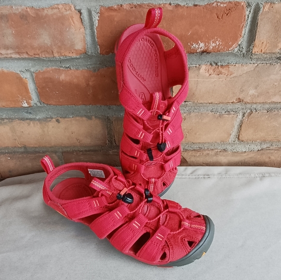 Keen Hot Coral Clearwater CNX Sandals - Women's Size 7 - Picture 2 of 9